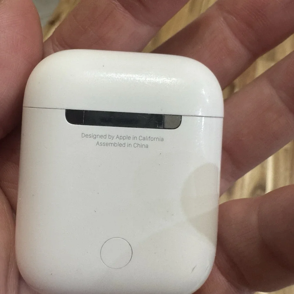 Apple AirPods 2nd Generation White A2031 Wireless Earbuds with Charging Case